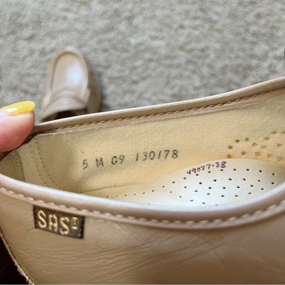 SAS Classic Timeless Loafer Slip-On Mocha Beige Leather Size 5 Medium Women’s - Picture 8 of 11